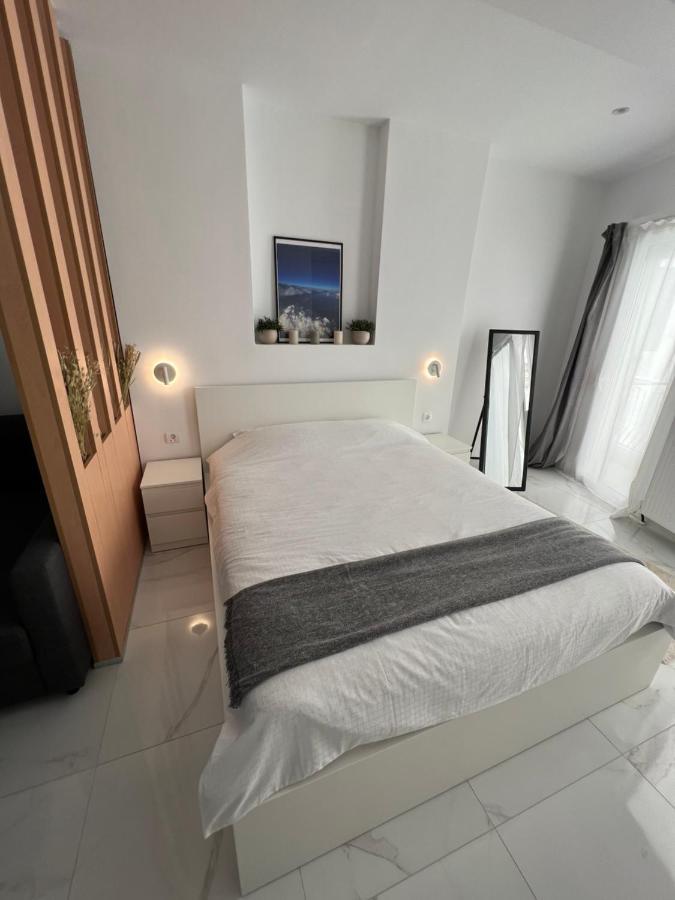 Modern 1-Bedroom Apartment In The City Center Tessalónica Exterior foto